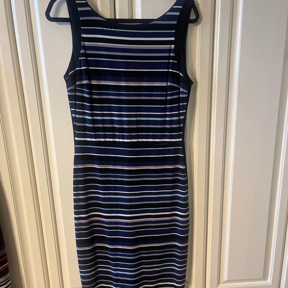 Straight knit sleeveless dress